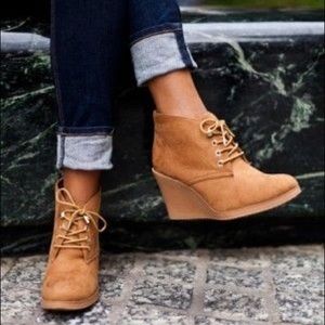 Merona Suede wedge boot